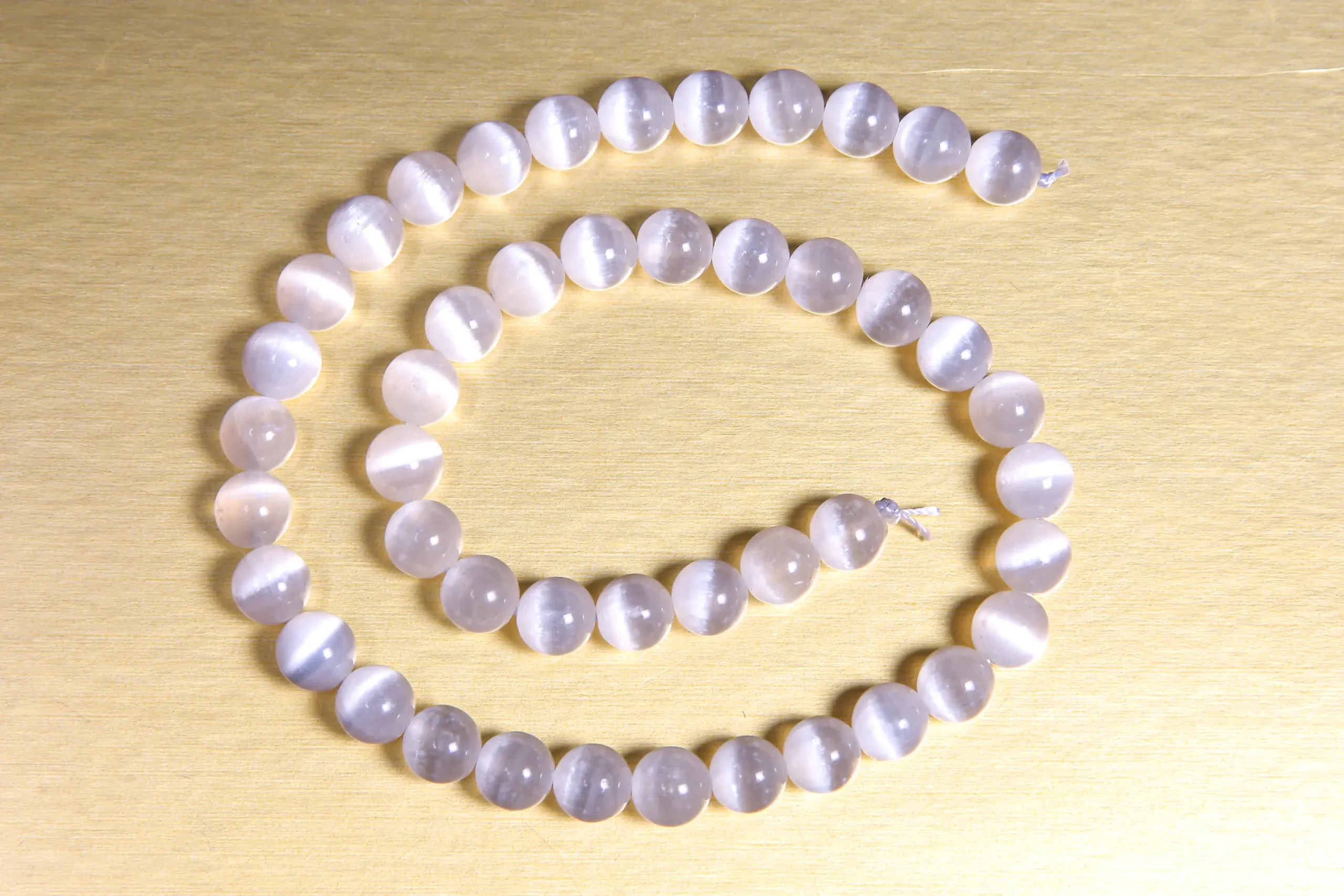 Perle sélénite 8 mm en pierre naturelle sur fil-2