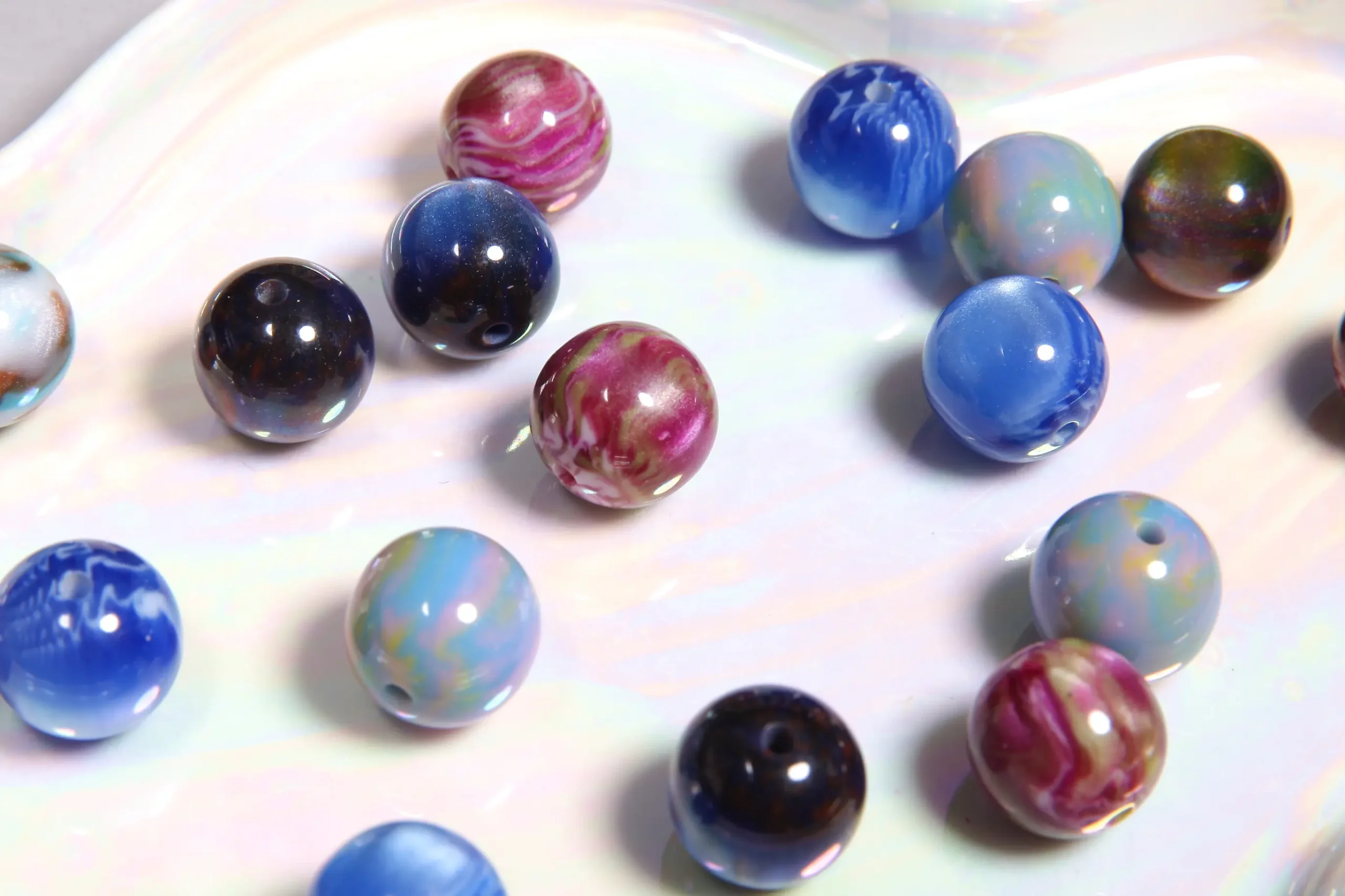 Perles Peinture 16 mm multicolores en résine2