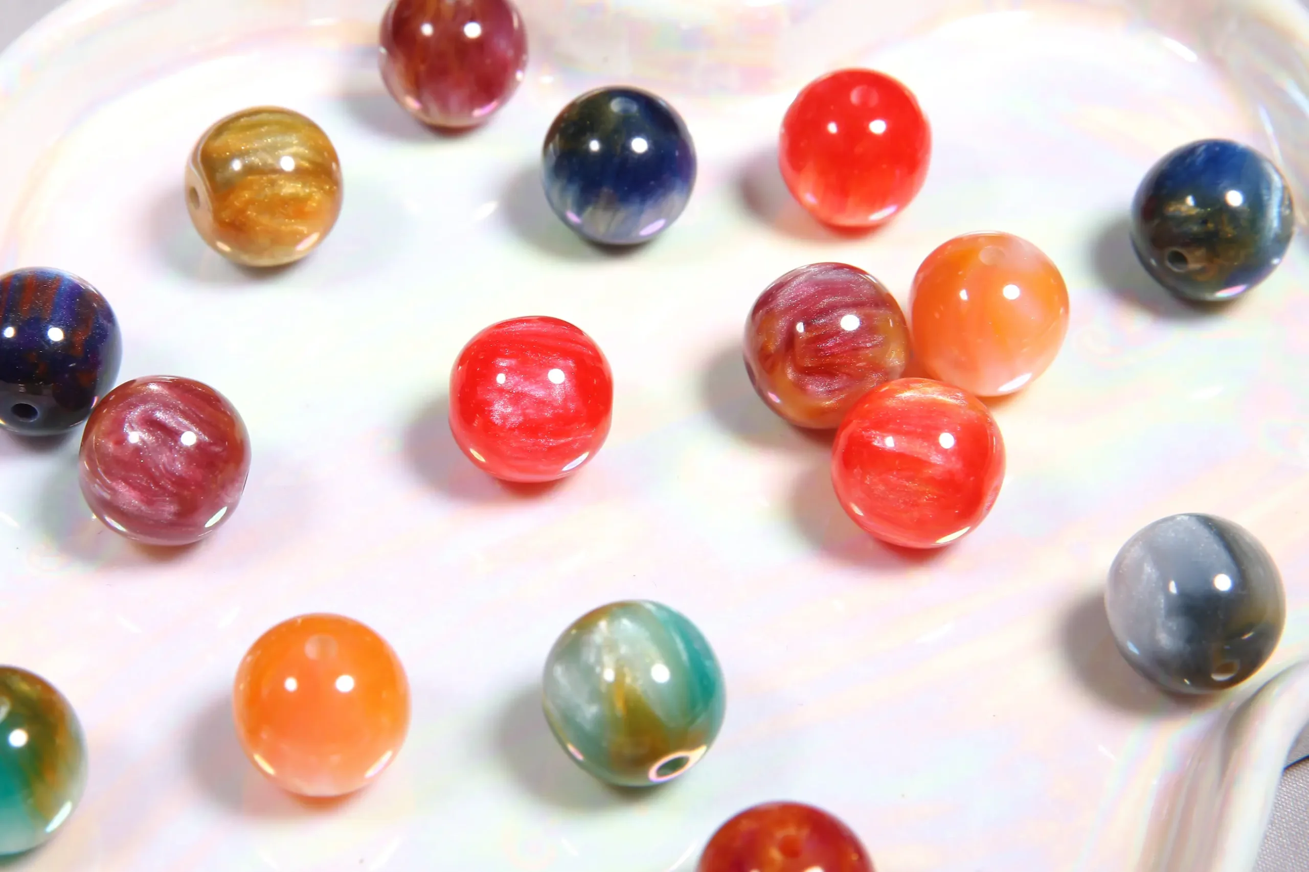 Perles chromé 16 mm multicolores en résine2